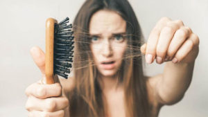 Saç dökülmesi ile başa çıkmanın yolları
