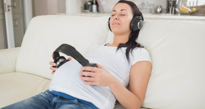Gebelikte bebeğe müzik dinletmek
