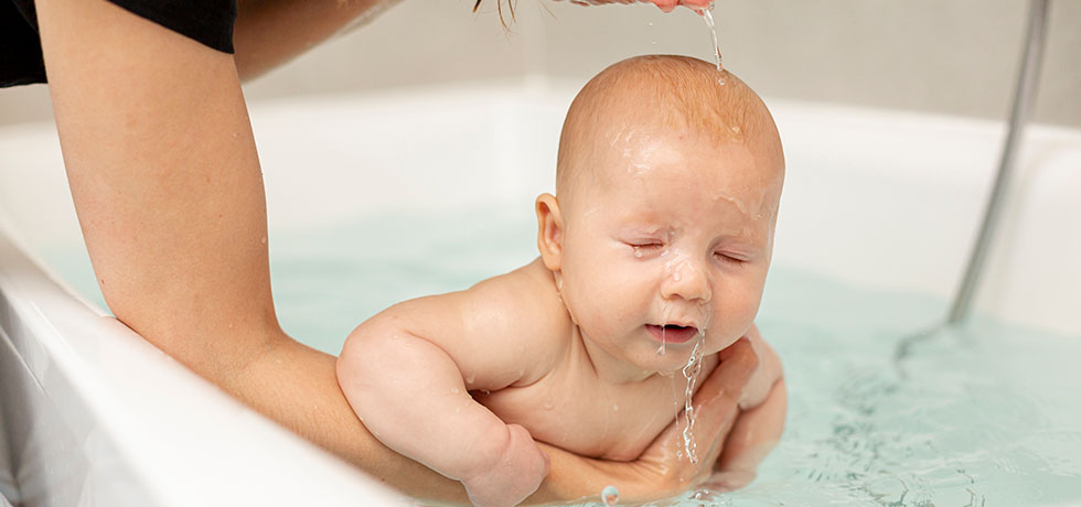 Yenidoğan Bebeğin Banyosu Nasıl Yapılır