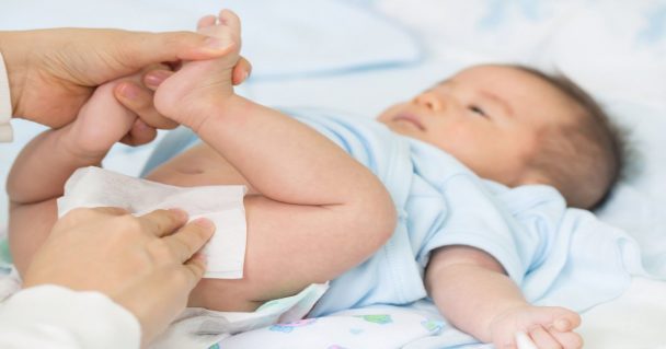 Yenidoğan Bebeklerde Islak Mendil Kullanımı